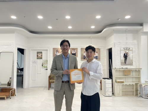나눔파트너 ' 광주 숲속의 아침' 후원현판 전달...